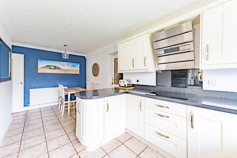 4 bedroom detached house for sale, Greenfields Road, Dereham