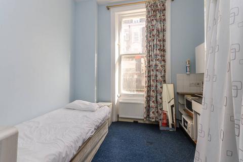 Studio to rent, Castletown Road, Barons Court, London, W14