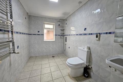 3 bedroom semi-detached house to rent, Hughes Road, Hayes, Middlesex, UB3