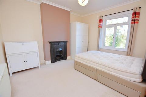 2 bedroom maisonette to rent, Lyveden Road, Colliers Wood SW17