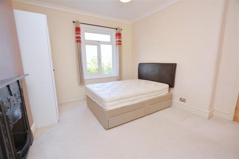 2 bedroom maisonette to rent, Lyveden Road, Colliers Wood SW17