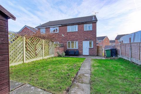 3 bedroom semi-detached house to rent, Elkstone Road, Chesterfield S40