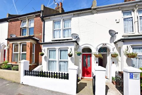 2 bedroom terraced house to rent, Castle Avenue Rochester ME1