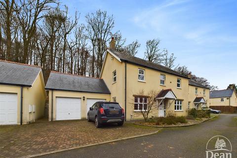 4 bedroom detached house for sale, St. Whites Road, Cinderford