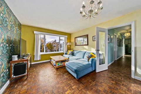 3 bedroom flat for sale, Broadlands Court, Kew Gardens Road, Richmond, Surrey