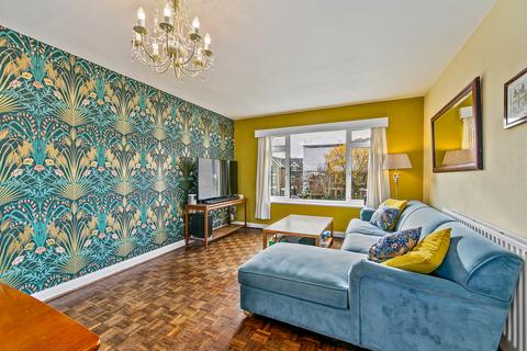 3 bedroom flat for sale, Broadlands Court, Kew Gardens Road, Richmond, Surrey