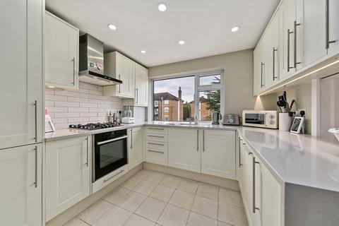 3 bedroom flat for sale, Broadlands Court, Kew Gardens Road, Richmond, Surrey