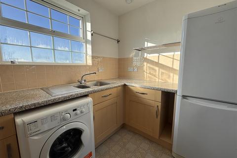 2 bedroom flat to rent, St Austell Way, Swindon SN2