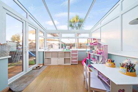 17 Cardinal Road, Ruislip, HA4 9PU