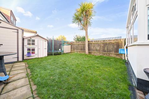 17 Cardinal Road, Ruislip, HA4 9PU