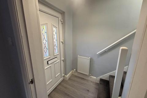 3 bedroom semi-detached house to rent, Dearnley Avenue, St Helens