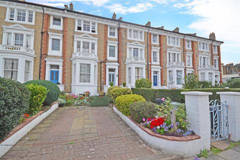 2 bedroom apartment to rent, The Barons, St Margarets