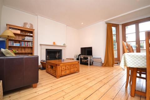 2 bedroom apartment to rent, The Barons, St Margarets