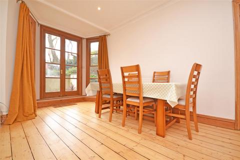 2 bedroom apartment to rent, The Barons, St Margarets