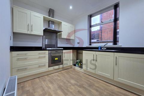 3 bedroom terraced house to rent, Devana Road, Leicester LE2