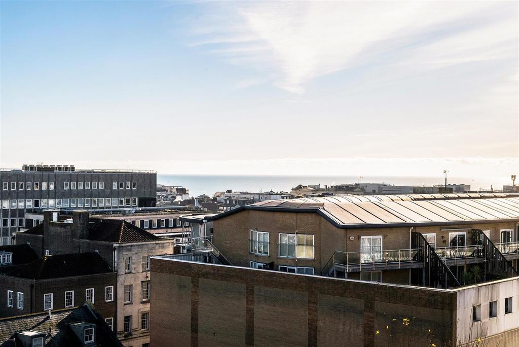 Flat 14, 126-128 Queens Road-9.jpg