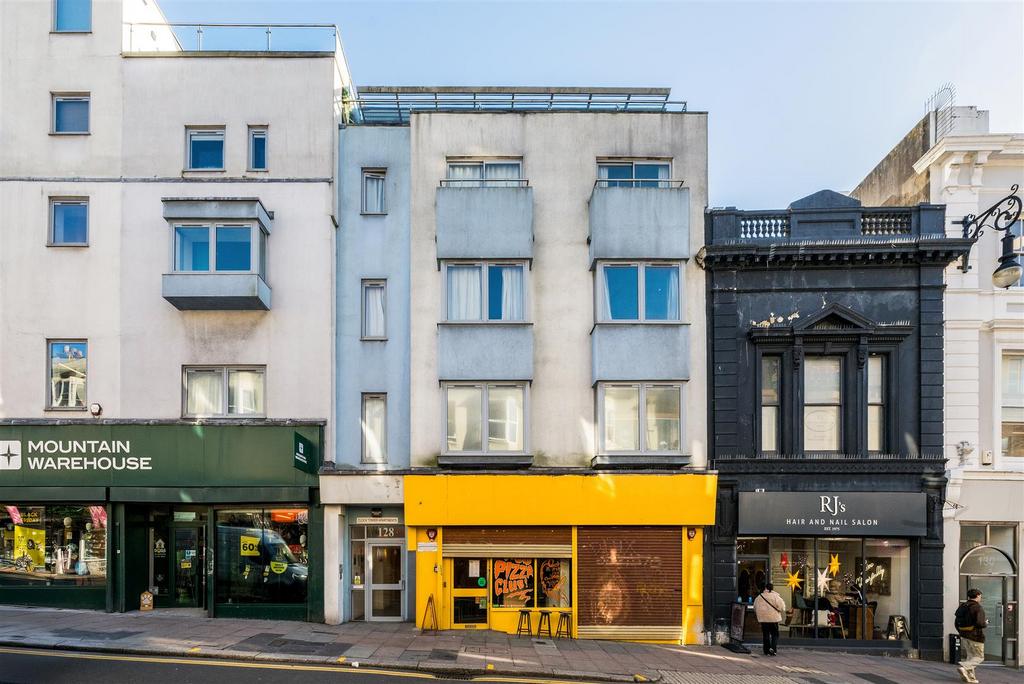 Flat 14, 126-128 Queens Road-1.jpg
