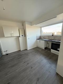 2 bedroom flat to rent, 30 Park View Road, Welling, Kent, DA16