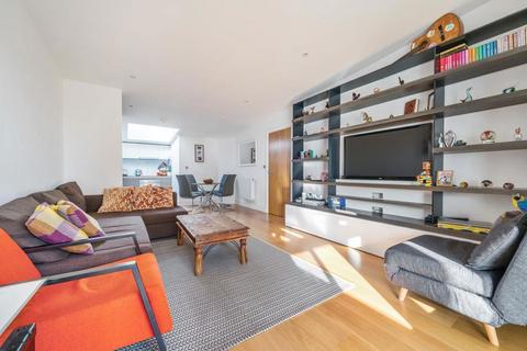 1 bedroom flat for sale, Flat 15 Woodcroft Apartments, Silverworks Close, London, Middlesex, NW9 0DW