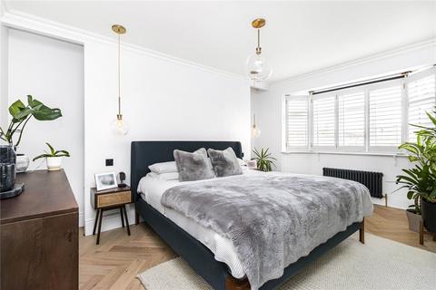92 Gloucester Gardens, Cockfosters, Barnet, EN4 0QP