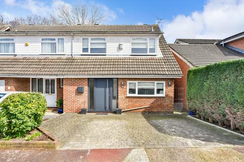 4 bedroom semi-detached house to rent, Rugby Close Chatham ME5