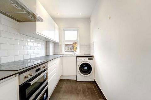 2 bedroom flat for sale, Brailsford Road, London SW2