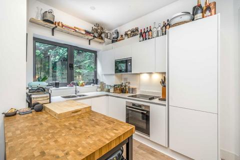 2 bedroom flat for sale, Dalberg Road, London SW2