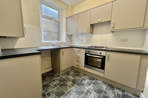 2 bedroom terraced house to rent, Grange Terrace, Bradford BD15