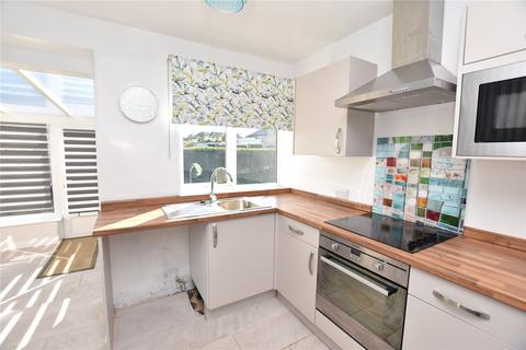 2 bedroom bungalow for sale, Kingswear Grove, Leeds, West Yorkshire