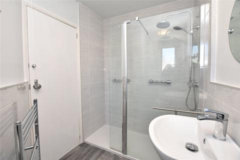 2 bedroom bungalow for sale, Kingswear Grove, Leeds, West Yorkshire