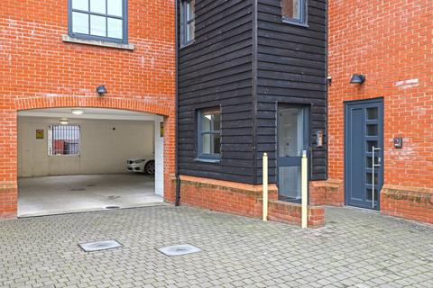 2 bedroom flat to rent, Clarks Mews, Epping CM16