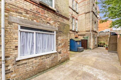 2 bedroom apartment for sale, Westbourne Gardens, Folkestone, CT20