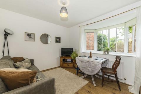 1 bedroom house to rent, Archer Close, Kingston Upon Thames KT2