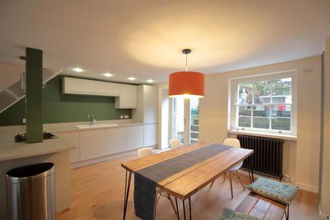 2 bedroom flat to rent, Ferndale Road, London SW4