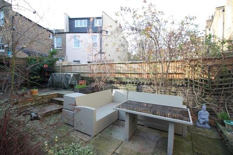 2 bedroom flat to rent, Ferndale Road, London SW4