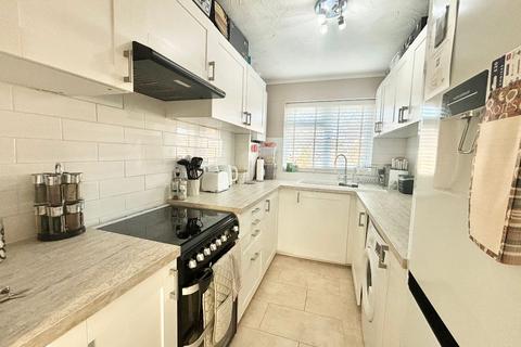 2 bedroom bungalow for sale, Delgada Road, Canvey Island