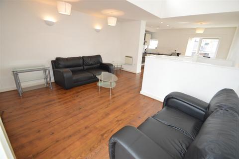 3 bedroom house to rent, Boston Street, Manchester M15