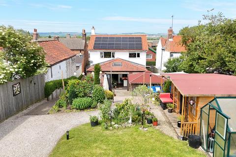 3 bedroom detached house for sale, Main Street, Flixton, Scarborough