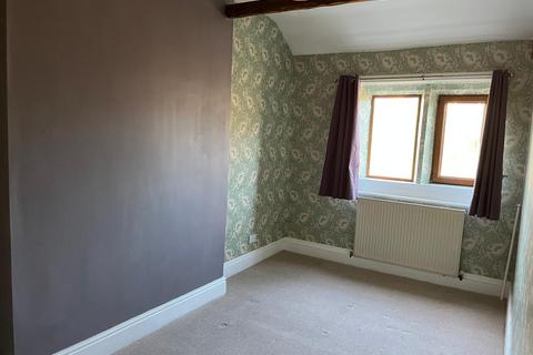 2 bedroom terraced house to rent, Main Street, Wilsden BD15