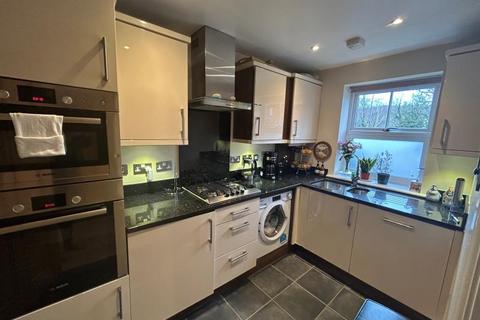 3 bedroom terraced house to rent, Dorking Road, Guildford GU4