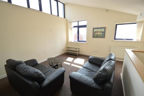 3 bedroom house to rent, Chichester Road South, Manchester M15