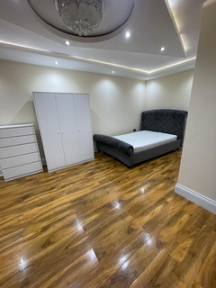 Studio to rent, Courtlands Avenue, Slough SL3