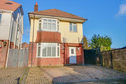 3 bedroom detached house for sale, BITTERNE! IMPRESSIVE LANDSCAPED REAR GARDEN! OFF ROAD PARKING!