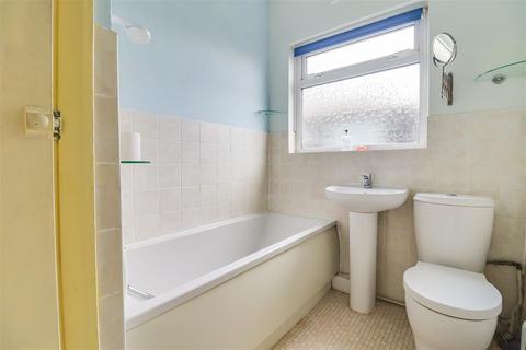 2 Dulverton Close, Westcliff-on-sea, SS0 0HS