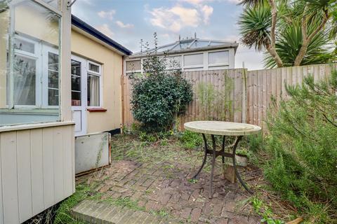 2 Dulverton Close, Westcliff-on-sea, SS0 0HS