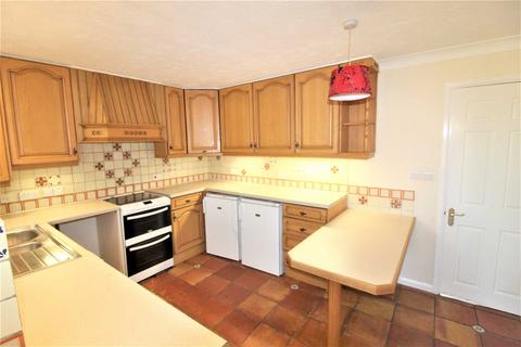 2 bedroom semi-detached house to rent, Thorne Way, Aylesbury HP20