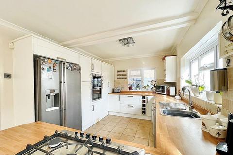 4 bedroom detached bungalow for sale, Central Avenue, Telscombe Cliffs, BN10 7NB