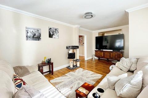 4 bedroom detached house for sale, Central Avenue, Telscombe Cliffs, BN10 7NB