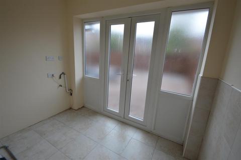 3 bedroom house to rent, Drayton Street, Manchester M15