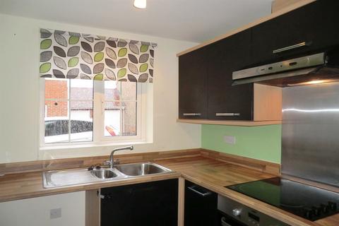 2 bedroom terraced house to rent, Wood Hill Way, Felpham, Bognor Regis, PO22